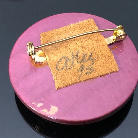 Vintage Handmade Artisan Big Fish Rainbow Trout Wooden Painted Round Brooch Pin - Picture 3 of 5